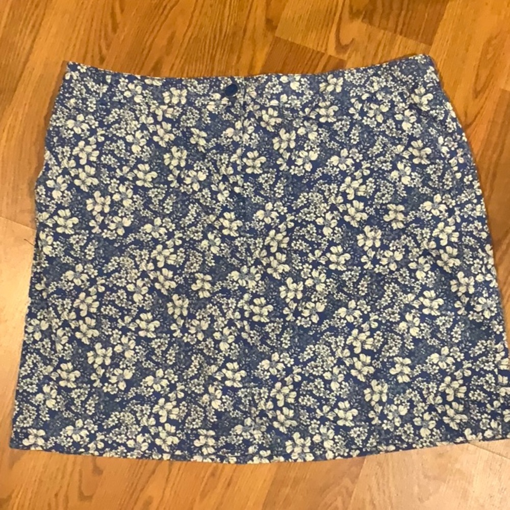 Karen Scott Skort